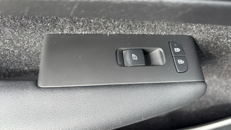 Volvo Xc40 2.0 T4 Momentum 5dr AWD Geartronic Petrol Estate